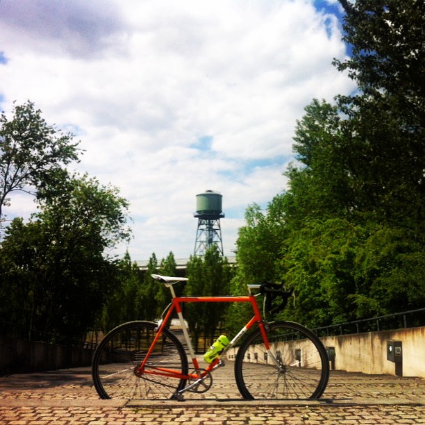 Anderes Bike, gleicher Turm. #stravaphoto #singlespeed #bochum #westpark #wasserturm