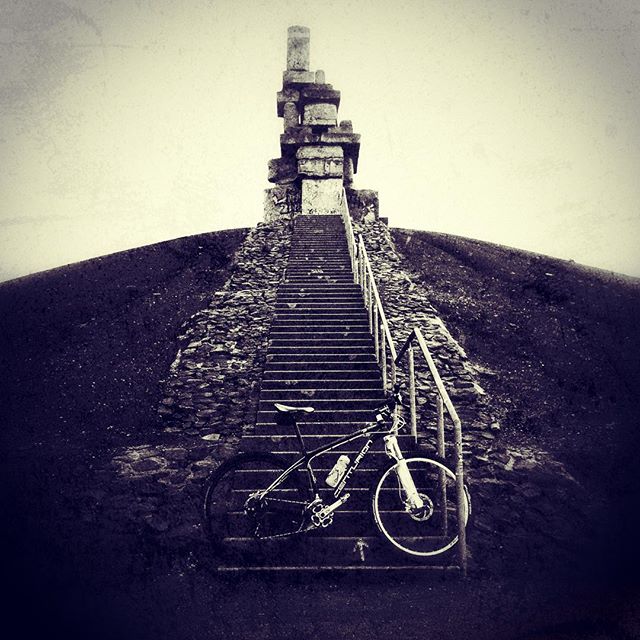 Die Himmelsleiter. Oder auch Stairway to Heaven? #bike #ruhrpott #treppe #stairs #blackandwhite #igers_mtb #ig_ruhrgebiet