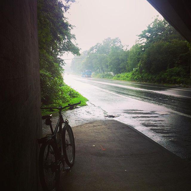 Satz mit X, war wohl nix. Mit Regenpause. #bike #regen #brücke #ruhrpott #igers_mtb #emotionsportswear