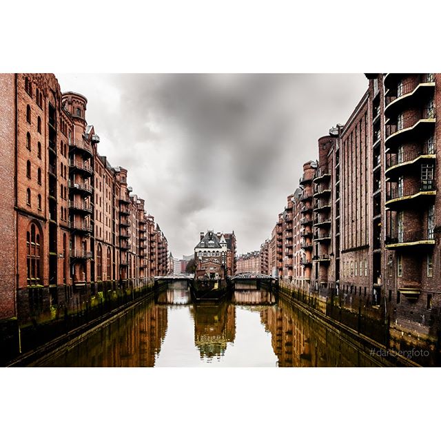 Blick in Hamburgs Speicherstadt #hamburg #Hafencity #warehousedistrict #architecture #building  #city #buildings #urban #design #cities #town #lines #instagood #archidaily #composition #geometry #perspective #geometric #hdr #igershamburg #instagood #danbergfoto